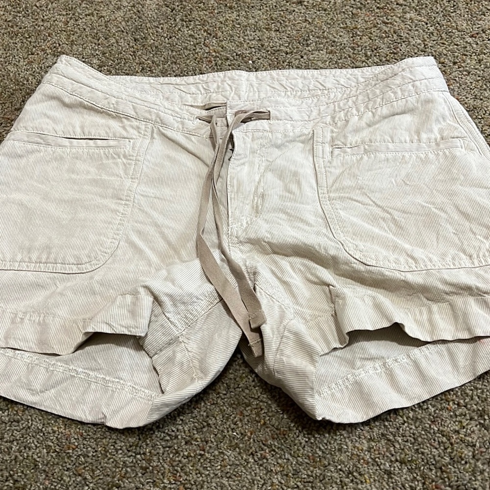 The north face woman short size 10